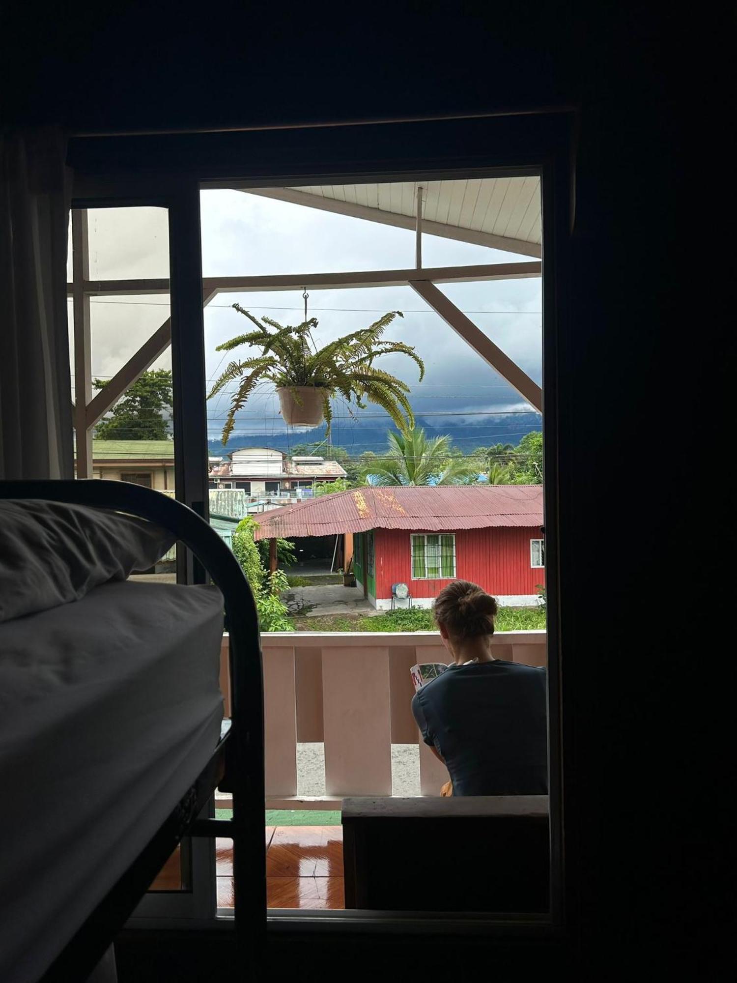 Alpha Arenal Hostel ラ・フォルトゥナ エクステリア 写真