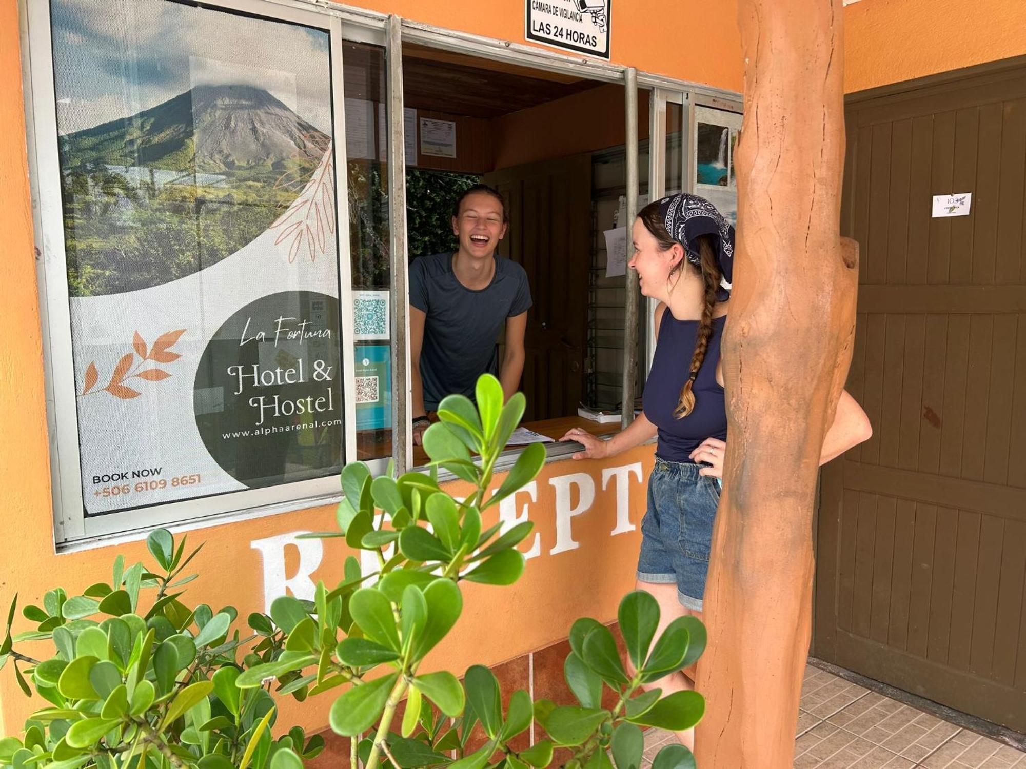 Alpha Arenal Hostel ラ・フォルトゥナ エクステリア 写真